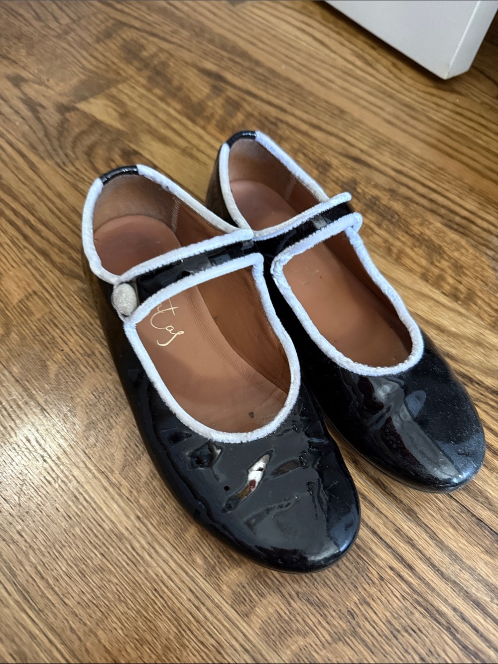 Kids Black Patent Mary Jane Shoes with White velvet Trim